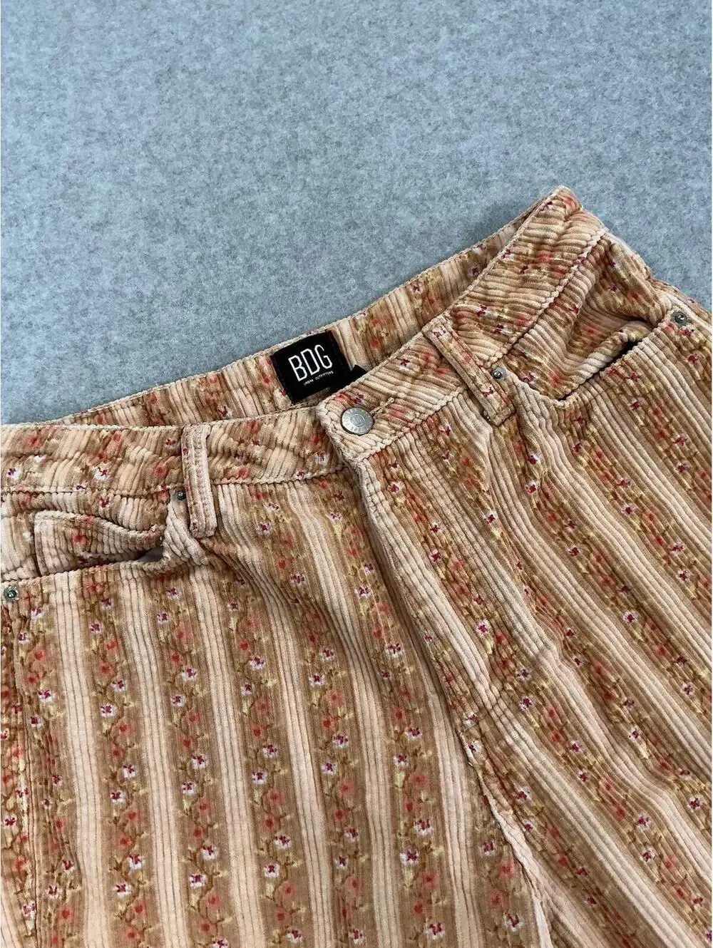 BDG Urban Outfitters Floral Corduroy Mom Jeans Women’s Size 27 Boho‎